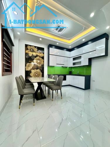 Bán nhà Ngọc Lâm, ở ngay, full nội thất, 6 ngủ – 41m2, 5 tầng, 8.5m – Nhỉnh 8 tỷ. - 2