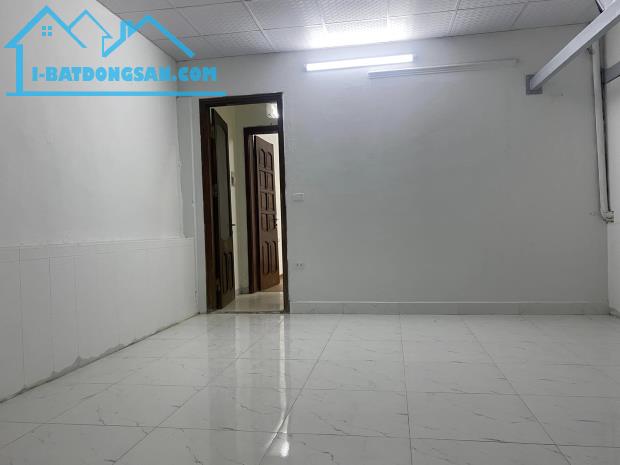 Bán nhà gần ngõ 76 Duy Tân, Cầu Giấy, 62m2, nhà cũ, ôtô, lô góc phân lô, kinh doanh 15.3tỷ - 2