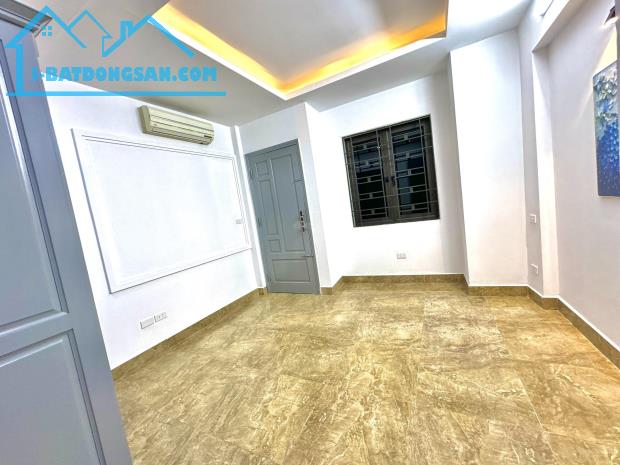 SIÊU PHẨM NHÀ KIM GIANG – LÔ GÓC – Ô TÔ – 3 BƯỚC RA PHỐ - DT: 40mX 4T mặt tiền 4,2m Nhỉnh - 4
