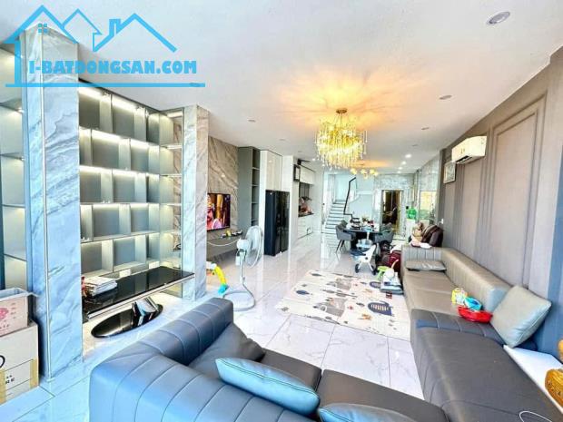 Nhà 5 tầng đường Đống Đa, trung tâm Quận Hải Châu, Đà Nẵng. Vị trí siêu đẹp.