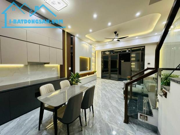 BÁN NHÀ ĐẸP MINH KHAI 50M2 4TẦNG GIÁ 10.5 TỶ- 2 THOÁNG Ở NGAY-Ô TÔ ĐỖ CỬA