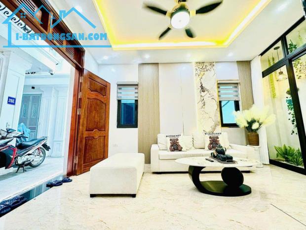 Chủ Cần bán gấp nhà Cầu Giấy 35m2, 5T, lô góc 3 thoáng, full nội thất, liên hệ để ép giá - 2