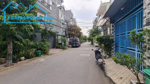 Bán nhà 1 trệt 2 lầu đường Gò Cát P. Phú Hữu Quận 9 giá 4,6 tỷ