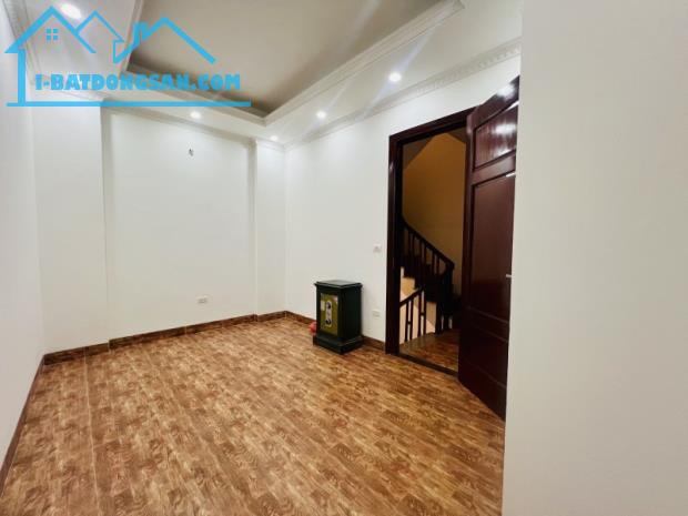 Bán nhà Sài Đồng,Long Biên 4 tầng,50m,mt5m oto tránh nhỉnh 8 tỷ