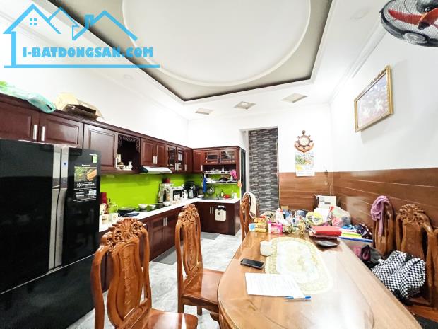 Nhà 4 Tầng Nguyễn Cửu Đàm, 56m2, 5PN, Sổ vuông,đường 15m.Đã hoàn công.Nhỉnh 10 tỷ - 2