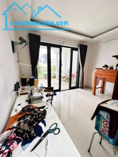 Nhà 4 Tầng Nguyễn Cửu Đàm, 56m2, 5PN, Sổ vuông,đường 15m.Đã hoàn công.Nhỉnh 10 tỷ - 3