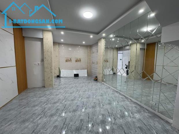 1 NHÀ RA PHỐ NGỌC LÂM 31M2 NHÀ ĐẸP DÂN XÂY Ô CHỜ THANG MÁY. 6,1TỶ - 5