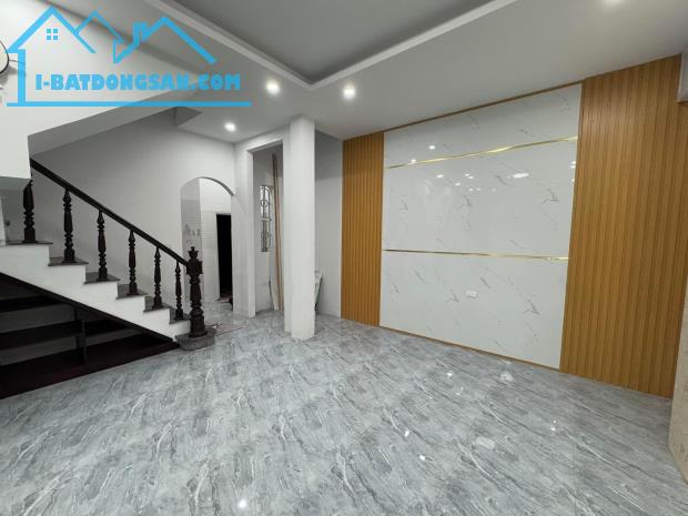 1 NHÀ RA PHỐ NGỌC LÂM 31M2 NHÀ ĐẸP DÂN XÂY Ô CHỜ THANG MÁY. 6,1TỶ - 2