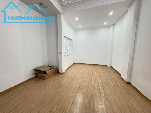 1 NHÀ RA PHỐ NGỌC LÂM 31M2 NHÀ ĐẸP DÂN XÂY Ô CHỜ THANG MÁY. 6,1TỶ - 1