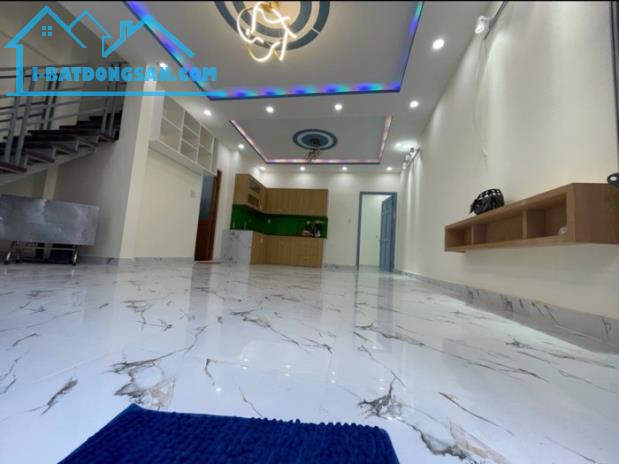 NHÀ ĐẸP NGAY TRUNG TÂM QUẬN TÂN PHÚ, 1 CĂN RA XE HƠI, NGANG 5M, 51M2, CHỈ NHỈNH 3TY - 2