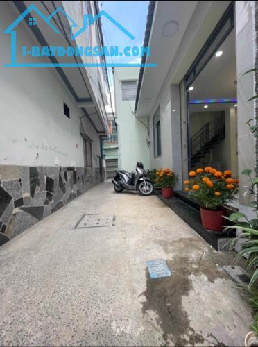 NHÀ ĐẸP NGAY TRUNG TÂM QUẬN TÂN PHÚ, 1 CĂN RA XE HƠI, NGANG 5M, 51M2, CHỈ NHỈNH 3TY