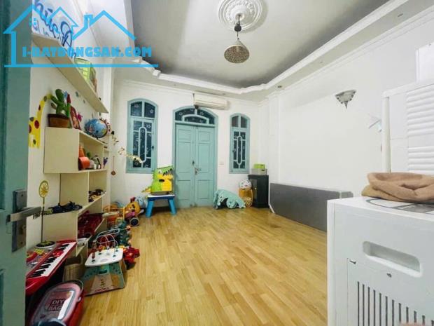 BÁN ĐẤT TẶNG NHÀ PHỐ AN DƯƠNG VƯƠNG TÂY HỒ 9 TỶ DT 90M2 MT 7M 5T Ô TÔ  ĐỖ CỬA.