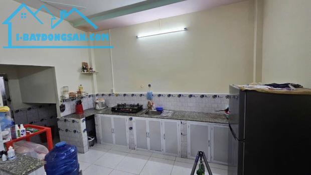 NHÀ GIÁP  ĐƯỜNG TÊN LỬA, BÌNH TÂN, HẺM 3 GÁC THÔNG, 52M2, 2 TẦNG SHR HOÀN CÔNG ĐỦ. - 2