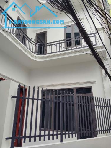 BÁN GẤP NHÀ 3 TẦNG NGÕ PHỐ LÝ BÔN, DT=76M2,MT12M, GIÁ CHỈ 3,1 TỶ