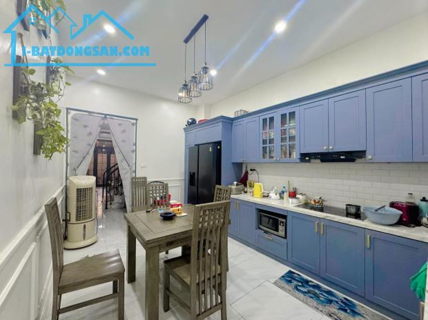 Cực độc! Bán nhà Ngọc Thụy - 2 mặt ngõ ô tô tránh kinh doanh - 50m2*3T*3.5m - 350m tới chợ - 3