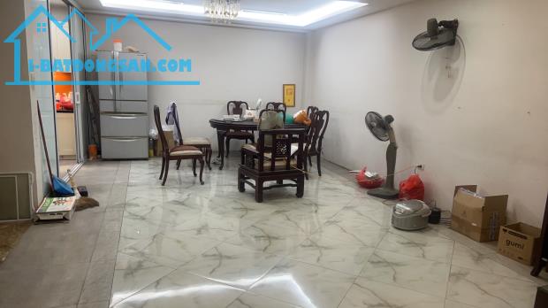 Đắc địa ! Bán nhà mặt đường Nguyễn Văn Cừ - 90m2, 6 tầng thang máy - Mt 7m - Ngay ngã tư - 1