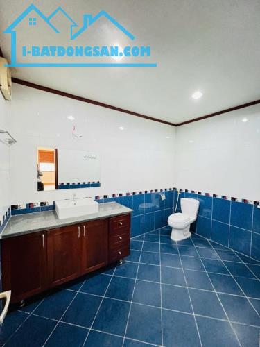 PHÂN LÔ VIP TRẦN QUANG DIỆU VỈA HÈ GARA ÔTÔ TẢI TRÁNH KINH DOANH 110m2 MT 11m SỔ ĐẸP 44 TỶ
