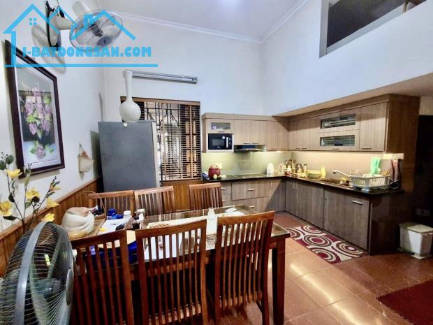 NGUYỄN TRÃI VỊ TRÍ HIẾM LÔ GÓC 3 THOÁNG VĨNH VIỄN VỈA HÈ ÔTÔ TRÁNH KINH DOANH 64m2 MT 5.6m - 3