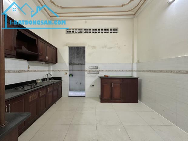 Nhà Lê Quang Định p7 quận Bình Thanh DT 100m2 ,3 tầng hẻm 4m nhỉnh 8ty - 5