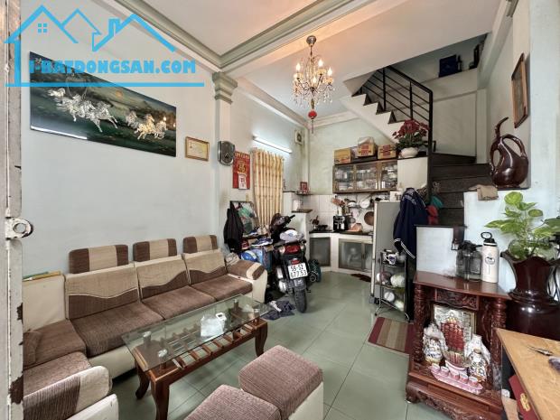 Nhà Lê Quang Định p7 quận Bình Thanh DT 100m2 ,3 tầng hẻm 4m nhỉnh 8ty