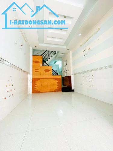 NHỈNH 4 TỶ - LÔ GÓC 3 TẦNG - DT 50 M2, 2 MẶT HẺM XE HƠI, NGUYỄN VĂN KHỐI, GẦN CV LÀNG HOA. - 1