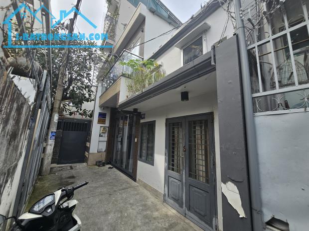 Nhà hiếm có ngang 7*9 chia 2 căn nhà dòng tiền 17tr/th gần hxh quay đầu đối diện ĐH Văn La