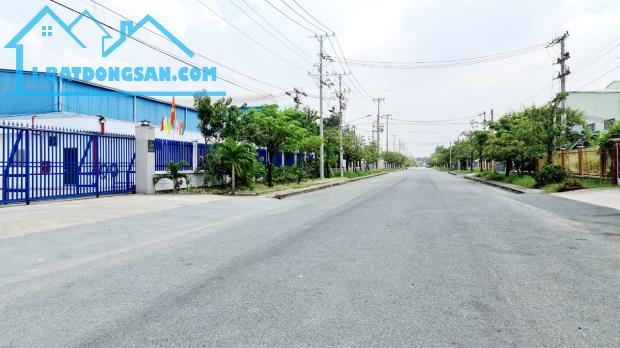 cho thuê kho xưởng 5.000m2 giá 300tr/ tháng ở Đức Hòa, Long An .0974480757