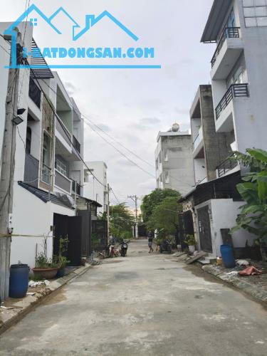 Lô đất rẻ nhất Samsung Village, Bưng Ông Thoàn, Phú Hữu, DT 51,6m2 giá 3,15 tỷ - LH - 1