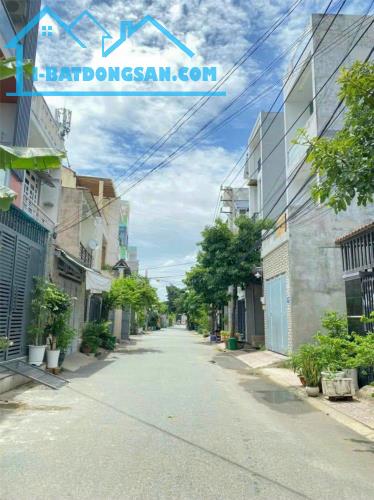 Lô đất rẻ nhất Samsung Village, Bưng Ông Thoàn, Phú Hữu, DT 51,6m2 giá 3,15 tỷ - LH - 4