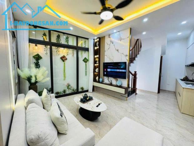 MỸ ĐÌNH 43m² .LÔ GÓC - OTO ĐỖ CỬA -CÁCH 2 NHÀ RA ĐƯỜNG 2 OTO TRÁNH - DÂN XÂY -FULL NỘI THẤ