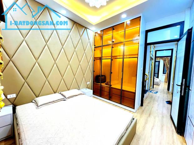 Bán Nhà Phố Đặng Tiến Đông, Đống Đa, 65m2, 5 Tầng Nội Thất Nhập Khẩu, Cạnh Ô Tô, Hơn 10 Tỷ