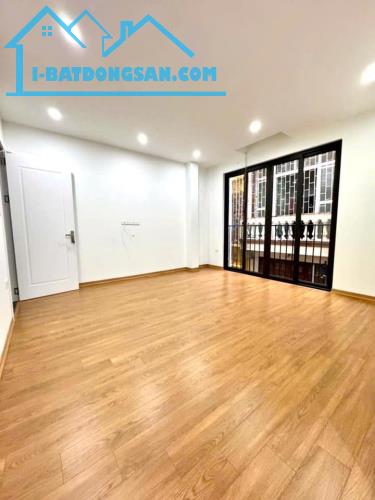 Bán nhà phô Lê Thanh Nghị, Hai Bà Trưng 30m, 5 tầng. Giá: 9.8 tỷ - 2