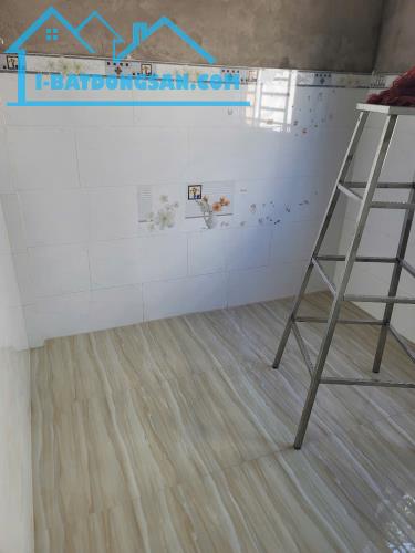 Chị hai tôi bán gấp nhà C4 Bùi Thanh Khiết 80m2, giá 800 triệu, gần Hồ Bơi Tân Túc - 4