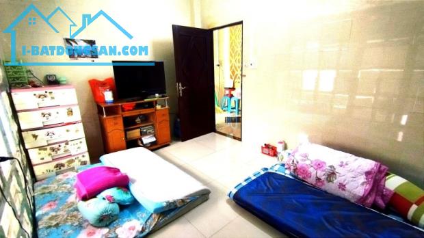 DIỆN TÍCH 93M2 - 5M6 x 16M6 - XE HƠI ĐẾN NHÀ - SÁT MẶT TIỀN QL 50 - 3.8 TỶ.