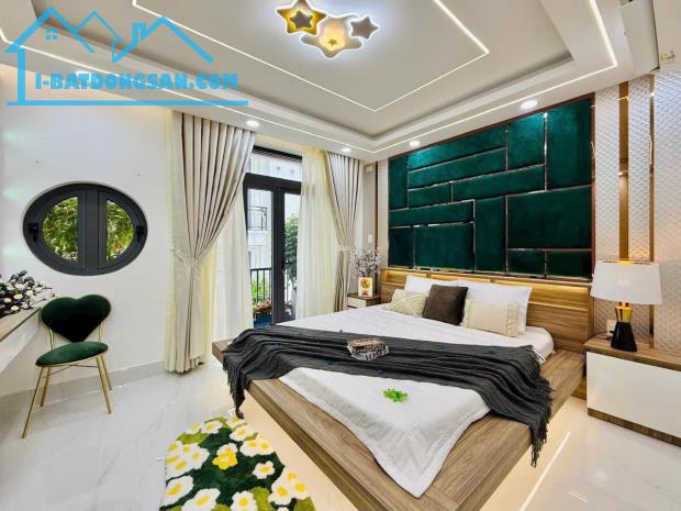 Bán Nhà Ngang lớn , Hơn 6M & ( 90m2 ) 3 Tầng , Tăng Bạt Hổ P.11 Bình Thạnh . Chỉ hơn 12T