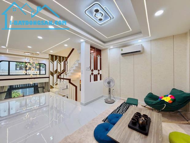 Bán Nhà Ngang lớn , Hơn 6M & ( 90m2 ) 3 Tầng , Tăng Bạt Hổ P.11 Bình Thạnh . Chỉ hơn 12T - 1