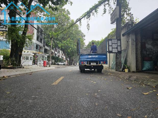 BÁN ĐẤT TẶNG NHÀ C4 MẶT PHỐ ĐỨC GIANG
HÀNG XÓM CHUNG CƯ BÌNH MINH
62m² - NHỈNH 10 TỶ (CÓ