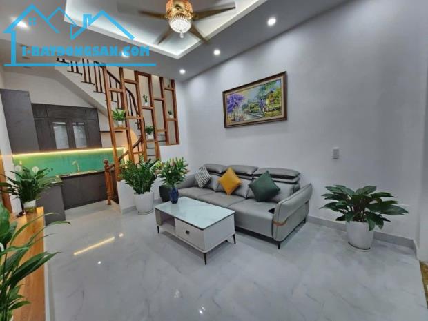 Cho thuê nhà nguyên căn tại phố Quán Thánh, diện tích 31.5m², 4 tầng, giá chỉ 7.1 triệu - 1