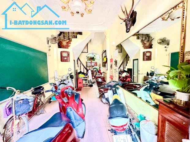 Bán nhà Nguyễn Lương Bằng 40m2 5T 6,5 Tỷ, Ngõ Thông 3 Gác, oto đỗ sát nhà, 2 MẶT Thoáng