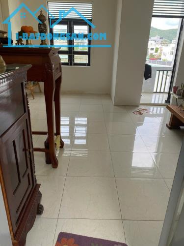 Nhà 2 tầng hẻm ô tô Nguyễn Chích Vĩnh Hòa Nha Trang dt 100m2 giá 4 tỷ 250 - 3