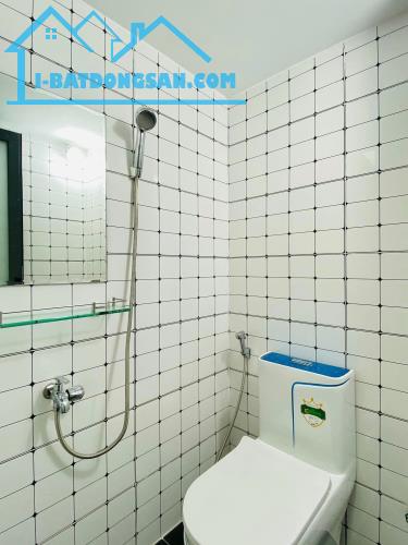 Chỉ 2 tỷ 888 có ngay nhà 48m2 2PN 2WC Đinh Tiên Hoàng,Q1 SHR, HXH