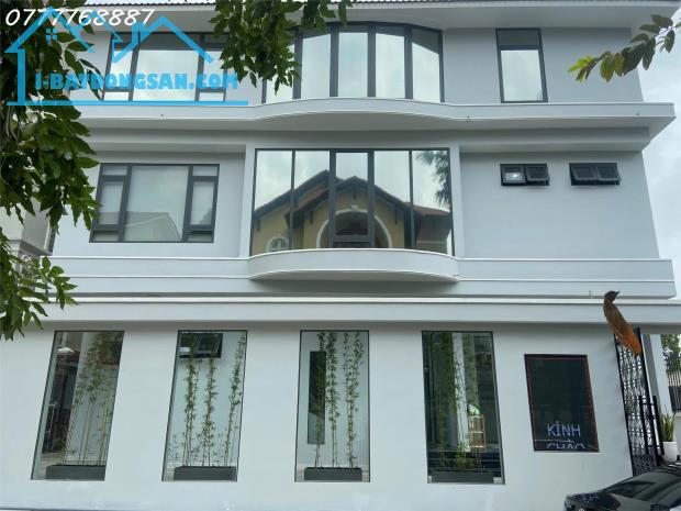 Bán Biệt thự 2MT khu compound Thảo Điền Q2 DT450m2, cách sông SG 100m