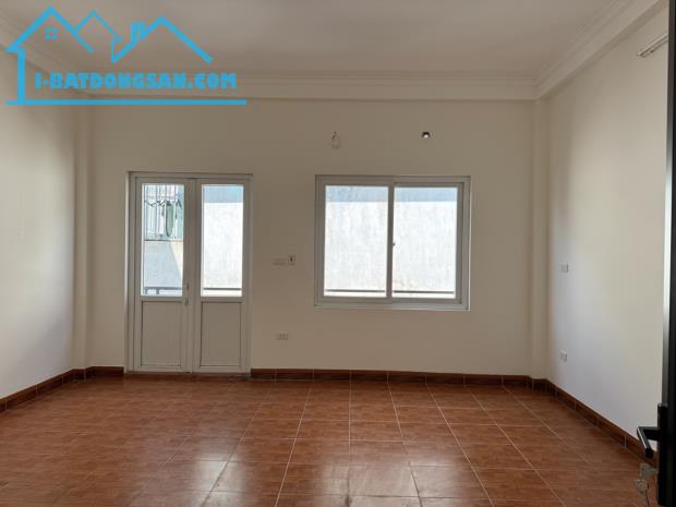 Bán nhà Ngõ 252 Ngọc Thuỵ 67m x 5T, MT 5.2m, dân xây oto đỗ cửa chỉ hơn 7 tỷ còn TL. LH