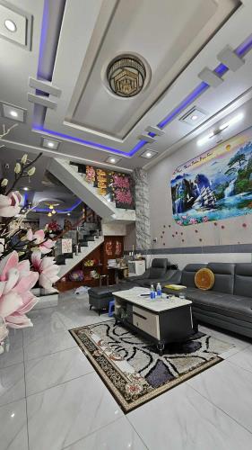 QUẬN 12, TÂN CHÁNH HIỆP, BÁN NHÀ HẺM XE HƠI TRÁNH, 88M2 4 TẦNG CHỈ 5 TỶ 700 - 4