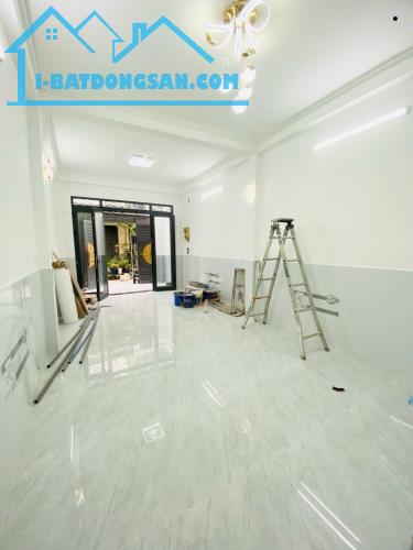 Nhà đẹp lung linh ở ngay, Tạ Quang Bửu, 80m2, 4 tầng kiên cố, nỡ hậu tài lộc, SHR.