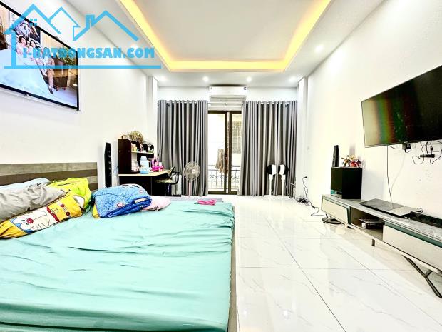 Bán gấp chung cư Hoàng Đạo Thúy, Cầu Giấy, lô góc, 130m2, giá 60 triệu/m2 ( thương lượng m