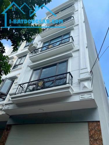 Bán nhà mới 40m2 thang máy 6 Tầng ôtô cổng Phố An Dương Vương thông Ciputra