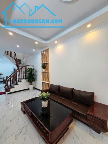 CỰC HIẾM 🏠BÁN NHÀ ĐÀM QUANG TRUNG -LONG BIÊN -46 M- LÔ GÓC- GARA -Ô TÔ THÔNG - NHỈNH 6TỶ - 1