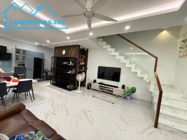 Bán Nhà Bàu Cát Đồng Đen 4 Tầng 52M2 Hẽm Ô Tô Ở Ngay Chỉ 9 Tỷ 3 - 1