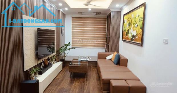 Bán nhà phố Hoàng Mai, 40m2, 5 tầng, ô tô đỗ gần, 50m ra mặt phố, 6.7tỷ